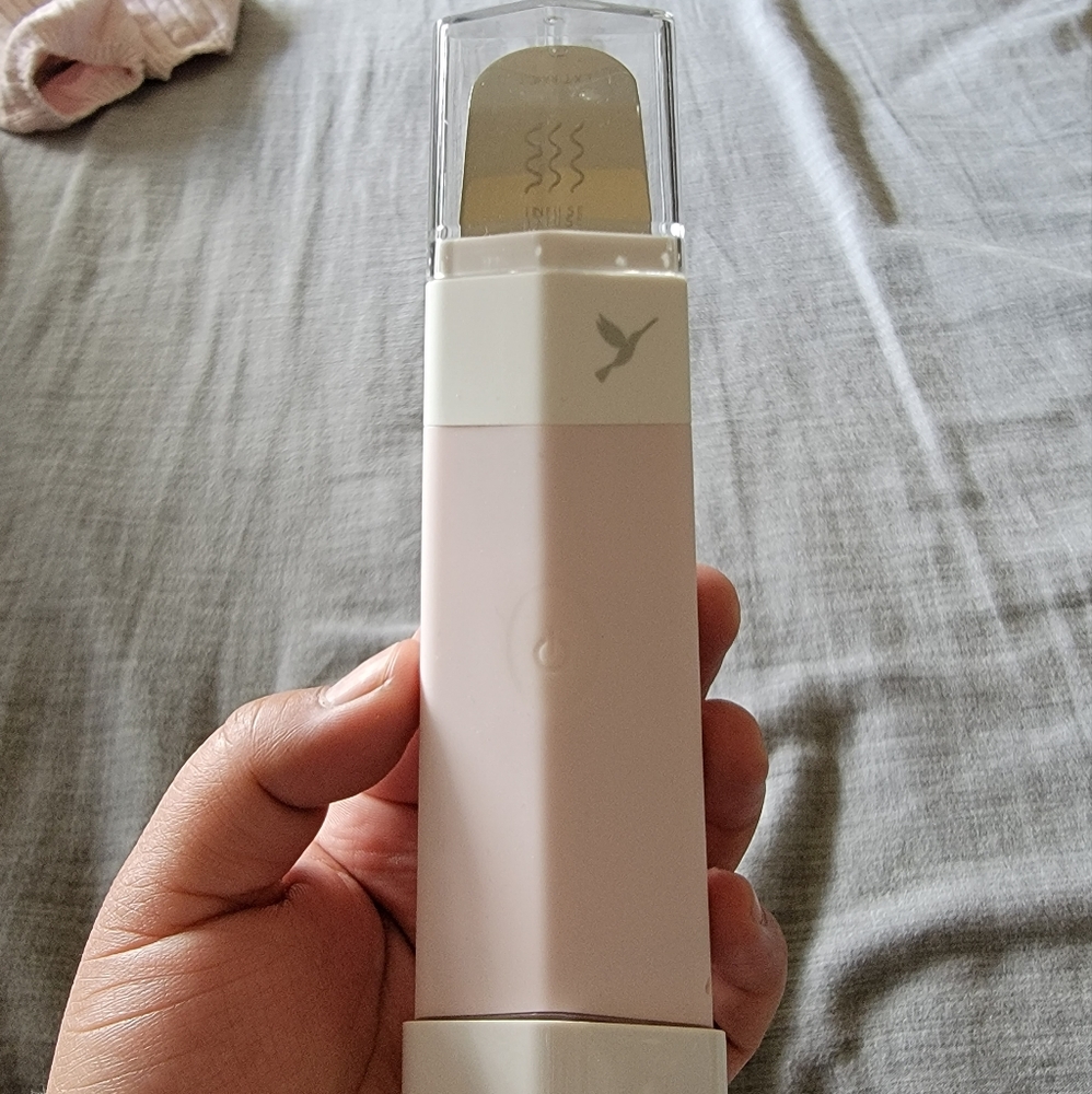 Dermaflash - ultrasonic pore extractor. Charger included.